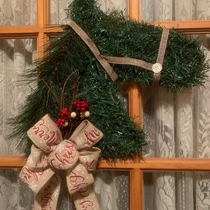 Beautiful Horse wreath measuring 18x14 w/shipping
